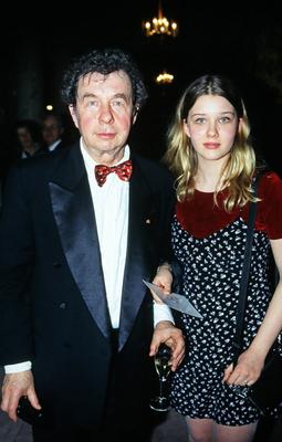 Hellmuth Karasek, deutscher Journalist, Buchautor, Film- und Literaturkritiker, mit Tochter Laura, Deutschland um 1997.-stock-foto