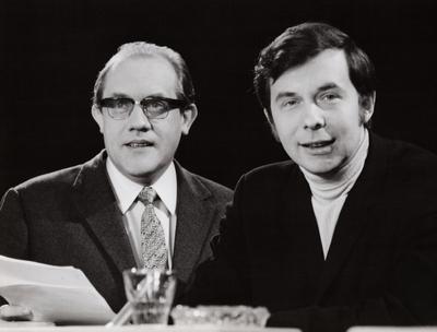 August Everding, deutscher Regisseur, Manager und Inendant (links) und Journalist Hellmuth Karasek, Deutschland um 1967-stock-foto