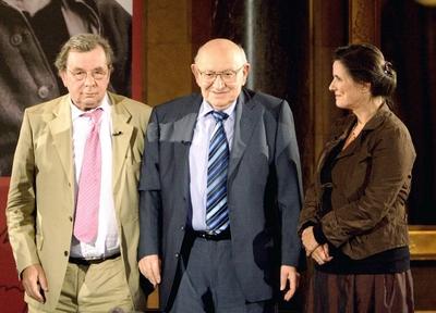 Literaturkritiker Hellmuth Karasek (li.), Literaturkritiker Marcel Reich-Ranicki und Fernsehmoderatorin Iris Radisch (a-stock-foto