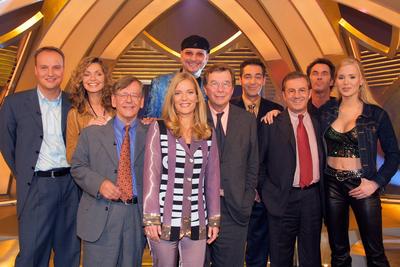 SAT.1 Die Quiz Show 23.09.2001 (R-L) Ariane Sommer + Hugo Egon Balder + Jan Hofer + Christian Clerici + Prof. Dr. Hellmu-stock-foto