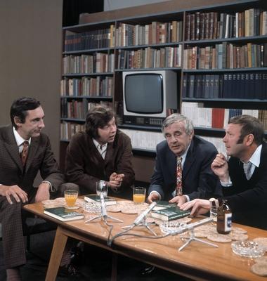 LITERARISCHES COLLOQUIUM Die Autoren REINHART HOFFMEISTER, HELLMUTH KARASEK, HANS WERNER RICHTER, DIETER HILDEBRANDT, S-stock-foto