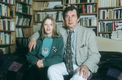 Hellmuth Karasek mit TOCHTER Laura 12/92 pp Mann Journalismus Autor Kultur Literatur Fernsehen Moderation Homestory que-stock-foto