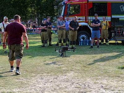 Personensuche im Silbersee Langenhagen Gro?aufgebot an Feuerwehren, DLRG, Rettungstauchern und Rettungsbooten suchen nac-stock-foto