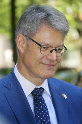 cntv Patrick Schnieder CDU Bundesminister fuer Verkeh PK zu einem autonom fahrenden ID. Buzz AD von Volkswagen 13.August 2025 in Hamburg Das Bundesministerium f?r Verkehr f?rdert das Hamburger Projekt ALIKE Autonomes Fahren im OEPNV Ziel des Projekts ist die Erprobung eines autonomen Ridepooling-Dienstes mit vollautomatisierten Shuttles als Ergaenzung zum ?ffentlichen Nahverkehr Hamburg Deutschland *** cntv Patrick Schnieder CDU Federal Minister of Transport PK on an autonomous ID Buzz AD from Volkswagen August 13, 2025 in Hamburg The Federal Ministry of Transport is funding the Hamburg project ALIKE Autonomous Driving in Public Transport The aim of the project is to test an autonomous ridepooling service with fully automated shuttles as-stock-foto