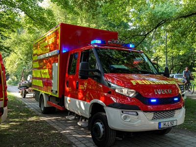 Personensuche im Silbersee Langenhagen Gro?aufgebot an Feuerwehren, DLRG, Rettungstauchern und Rettungsbooten suchen nac-stock-foto