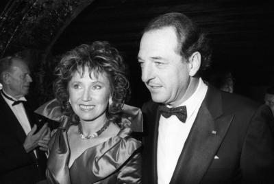 Ralph Siegel mit seiner Ehefrau Dunja 01/89 ue Ralph Siegel mit seiner Ehefrau Dunja im Januar 1989 beim Math?ser Filmb-stock-foto