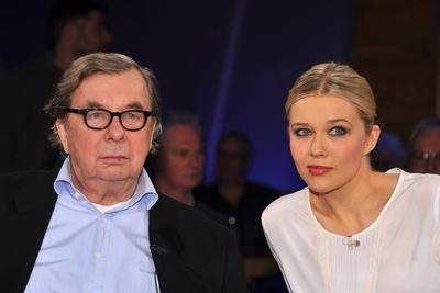 Hellmuth Karasek (Literaturkritiker) und Tochter Laura Karasek (Autorin) / In der NDR Talk Show / Hamburg, 07. Dezember-stock-foto