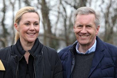 02 04 2018 Hannover Niedersachsen GER Politiker Christian Wulff mit Ehefrau Bettina im Portrai-stock-foto