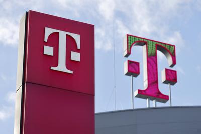 Das Telekom-Logo bei der Bilanzpressekonferenz der Deutschen Telekom AG. (Symbolbild, Themenbild) Bonn, 23.02.2024 NRW D-stock-foto