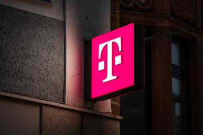 Aschaffenburg, Bavaria, Germany - January 25, 2025: Illuminated outdoor advertising with the magenta logo of Telekom (T--stock-foto