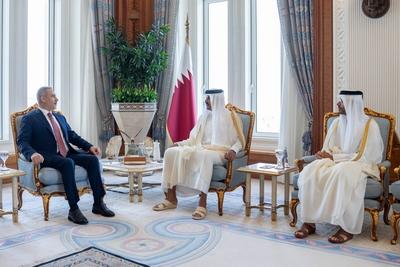 Emir of Qatar Tamim bin Hamad Al Thani receives Turkish Foreign Minister Hakan Fidan-stock-foto