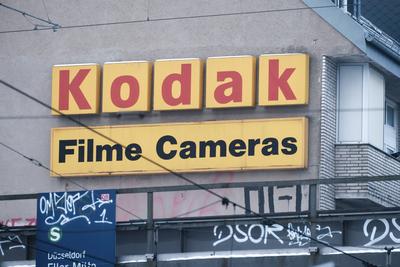 RECORD DATE NOT STATED  D?sseldorf 19.01.2023 Kodak Filme Kameras Leuchtreklame D?sseldorf Nordrhein-Westfalen Deutschla-stock-foto
