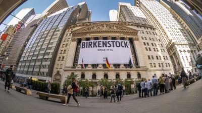 Birkenstock IPO at NYSE The New York Stock Exchange is decorated for the initial public offering of the German cobbler,-stock-foto
