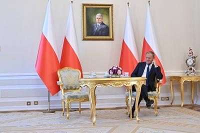 MEETING OF KAROL NAWROCKI THE PRESIDENT OF THE REPUBLIC OF POLAND AND DONALD TUSK THE PRIME MINISTER OF THE REPUBLIC OF POLAND-stock-foto