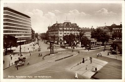 Berlin Tiergarten Partie am Potsdamer Platz mit Verkehrsturm AUFNAHMEDATUM GESCH?TZT-stock-foto