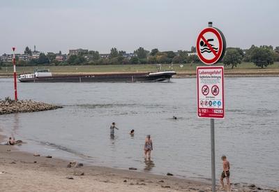 Badeverbot Rhein-stock-foto