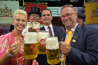 727. Stoppelmarkt Eroeffnung mitSilvia Maria Breher (MdB CDU Parlamentarische Staatssekret?rin beim Bundesminister f?r Landwirtschaft, Ern?hrung und Heimat  und  B?rgermeister Kater Kater-stock-foto
