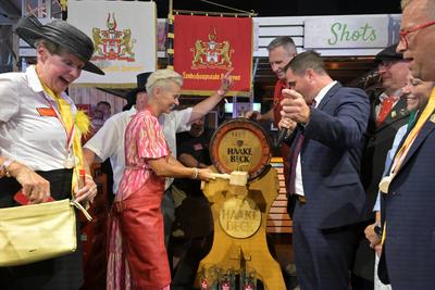 727. Stoppelmarkt Eroeffnung mitSilvia Maria Breher (MdB CDU Parlamentarische Staatssekret?rin beim Bundesminister f?r Landwirtschaft, Ern?hrung und Heimat  und  B?rgermeister Kater Kater-stock-foto
