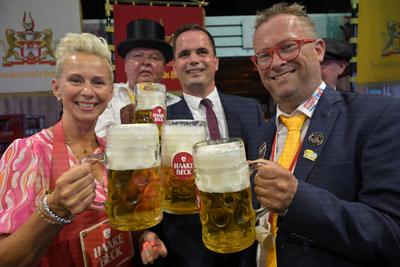 727. Stoppelmarkt Eroeffnung mitSilvia Maria Breher (MdB CDU Parlamentarische Staatssekret?rin beim Bundesminister f?r Landwirtschaft, Ern?hrung und Heimat  und  B?rgermeister Kater Kater-stock-foto