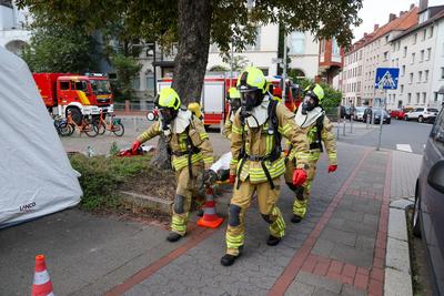 ?bungsdienst der Freiwilligen Feuerwehr Hannover. Katastrophenschutz, ABC-Dekontanimation.-stock-foto
