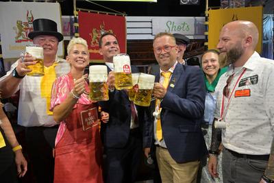 727. Stoppelmarkt Eroeffnung mitSilvia Maria Breher (MdB CDU Parlamentarische Staatssekret?rin beim Bundesminister f?r Landwirtschaft, Ern?hrung und Heimat  und  B?rgermeister Kater Kater-stock-foto