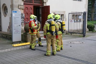 ?bungsdienst der Freiwilligen Feuerwehr Hannover. Katastrophenschutz, ABC-Dekontanimation.-stock-foto