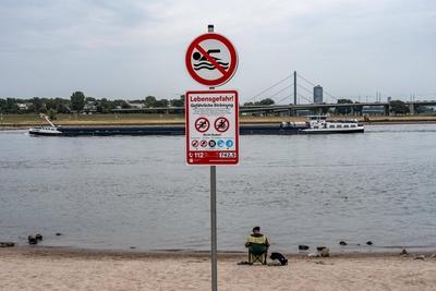 Badeverbot Rhein-stock-foto