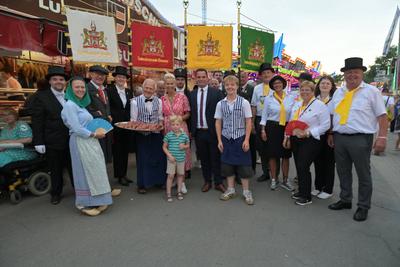 727. Stoppelmarkt Eroeffnung mitSilvia Maria Breher (MdB CDU Parlamentarische Staatssekret?rin beim Bundesminister f?r Landwirtschaft, Ern?hrung und Heimat  und  B?rgermeister Kater Kater-stock-foto