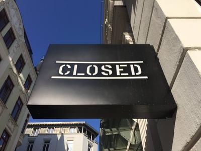 Logo der Modemarke CLOSED an einer Filiale in Hamburg 18 04 2018 *** Logo of the fashion brand CLOSE-stock-foto