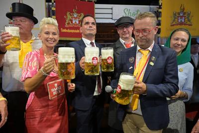 727. Stoppelmarkt Eroeffnung mitSilvia Maria Breher (MdB CDU Parlamentarische Staatssekret?rin beim Bundesminister f?r Landwirtschaft, Ern?hrung und Heimat  und  B?rgermeister Kater Kater-stock-foto
