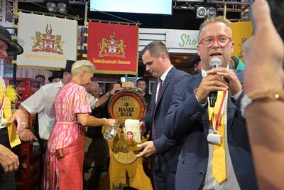 727. Stoppelmarkt Eroeffnung mitSilvia Maria Breher (MdB CDU Parlamentarische Staatssekret?rin beim Bundesminister f?r Landwirtschaft, Ern?hrung und Heimat  und  B?rgermeister Kater Kater-stock-foto