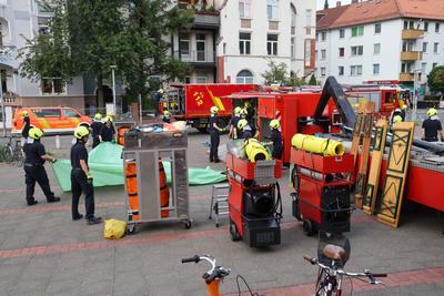 ?bungsdienst der Freiwilligen Feuerwehr Hannover. Katastrophenschutz, ABC-Dekontanimation.-stock-foto
