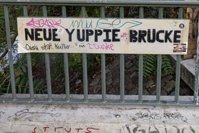 Hobrechtbr?cke, Neue Yuppie Br?cke, Treffpunkt , Hot Spot, Sommer in Berlin, Berlin-Neuk?lln,-stock-foto
