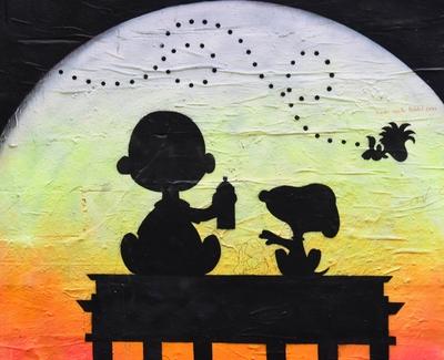 Charlie Brown und Snoopy sitzen auf dem Brandenburger Tor und sinnieren im Abendrot ?ber die Weltenlaeufe. Wandmalerei-stock-foto
