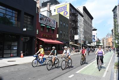 (new) summer streets in new york city. August 16, 2025, new york city?s public space is a celebration of the city?s succ-stock-foto