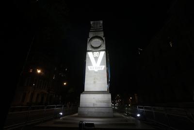 Landmarks Illuminated for VJ Day 80 Celebrations-stock-foto