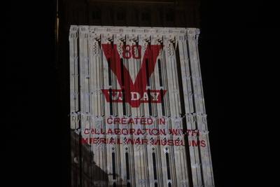 Landmarks Illuminated for VJ Day 80 Celebrations-stock-foto