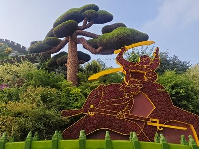 BEIJING, CHINA - AUGUST 17: Floral decoration marking the 80th anniversary of the victory in the Chinese People s War of-stock-foto