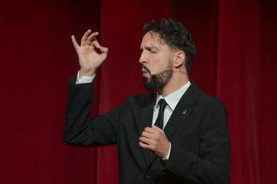2025 - Konzert "Ich pfeif auf den Tod", mit Nikolaus Habjan und den Philharmonia Schrammeln im Stadttheater Gmunden, im  Rahmen der Salzkammergut Festwochen Gmunden, am 14.08.2025.-stock-foto