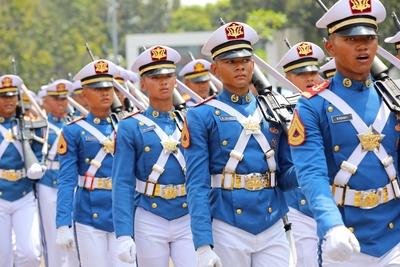 JAKARTA, INDONESIA - AUGUST 17: Indonesian honor march in a ceremony to mark 80th anniversary of Indonesia s Independenc-stock-foto