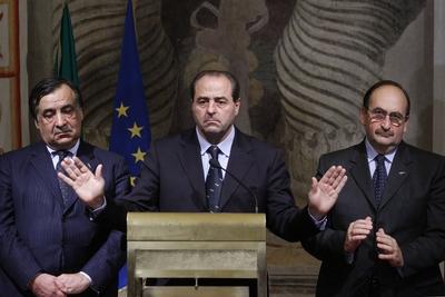 Bildnummer: 56282130  Datum: 14.11.2011  Copyright: imago/Anan SesaPressekonferenz nach den Beratungen zur Bildung einer ?bergangsregierung - LEOLUCA ORLANDO, ANTONIO DI PIETRO, FELICE BELISSARIO PUBLICATIONxNOTxINxITAxFRA People Politik ITA x1x xkg 2011 quer premiumd 56282130 Date 14 11 2011 Copyright Imago Anan Sesa Press conference after the Deliberations to Education a Transitional government Leoluca Orlando Antonio Tue Pietro Felice  PUBLICATIONxNOTxINxITAxFRA Celebrities politics ITA x1x xkg 2011 horizontal premiumd-stock-foto