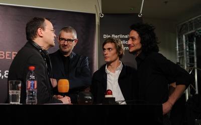 Bildnummer: 57077366  Datum: 15.02.2012  Copyright: imago/SeeligerV.l.n.r.: Moderator Knut Elstermann, Regisseur Tim Staffel mit Schauspieler Wolfram Schorlemmer und Schauspieler Burat Yigit anl?sslich des RadioEins Nighttalk am Rande der 62. Berlinale in Berlin 62. Internationale Filmfestspiele Berlin Kultur Entertainment People Film 62. Internationale Filmfestspiele Berlinale Berlin radioeins Radio 1 Nighttalk Night Talk xcb x0x 2012 quer Deutschland Berlin Kunst Kultur Film Festival Festivals Filmfest Filmfeste Filmfestspiele Filmfestival Filmfestivals international internationales Berlinale Berliner Personen celebrity celebritys celebrities RadioEins Radio Eins 1 rbb Radiosendung Randbild ACE Radiosendungen Radio1 nighttalk Interview CU KU CUL Interviews Livesendung Livesendungen  57077366 Date 15 02 2012 Copyright Imago Seeliger V l n r presenter Knut Elstermann Director Tim Season with Actor Tungsten Schorlemmer and Actor  Yigit during the Radio One NIGHTTALK at Edge the 62 Berlinale in Berlin 62 International Film Festival Berlin Culture Entertainment Celebrities Film 62 International Film Festival Berlinale Berlin Radio One Radio 1 NIGHTTALK Night Talk  x0x 2012 horizontal Germany Berlin Art Culture Film Festival Festivals Film Festival Film festivals Film Festival Film Festival Film Festival International International Berlinale Berlin People Celebrity Celebritys Celebrities Radio One Radio One 1 RBB Radio broadcast Edge image Ace Radio broadcasts Radio1 NIGHTTALK Interview Cu Ku Cul Interviews Live broadcast-stock-foto