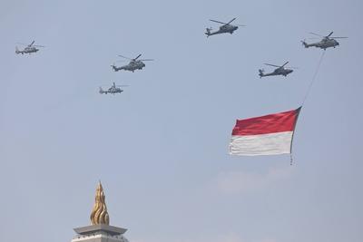 JAKARTA, INDONESIA - AUGUST 17: Indonesian Air Force fighter jets fly in formation during a ceremony to mark 80th annive-stock-foto