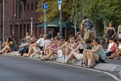 Hobrechtbr?cke, Neue Yuppie Br?cke, Treffpunkt , Hot Spot, Sommer in Berlin, Berlin-Neuk?lln,-stock-foto