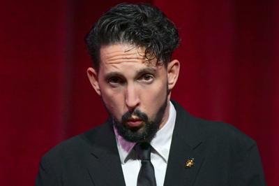 2025 - Konzert "Ich pfeif auf den Tod", mit Nikolaus Habjan und den Philharmonia Schrammeln im Stadttheater Gmunden, im  Rahmen der Salzkammergut Festwochen Gmunden, am 14.08.2025.-stock-foto