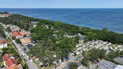 MV++Campingpark K?hlungsborn++ K?hlungsborn, Deutschland. Blick auch den Campingpark K?hlungsborn direkt am Strand der O-stock-foto