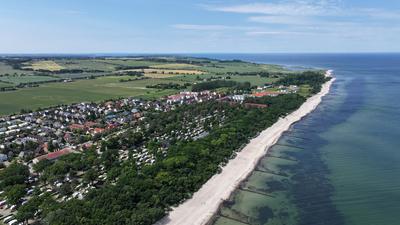 MV++Campingpark K?hlungsborn++ K?hlungsborn, Deutschland. Blick auch den Campingpark K?hlungsborn direkt am Strand der O-stock-foto