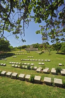 headstones at Shrapnel Valley Cemetery of Australian and New Zealand soldiers lost in Gallipoli Camp-stock-foto