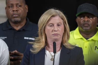 New york mayor adams and police commissioner tisch hold a joint press briefing following a mass shooting, new york, usa - 17 aug 2025-stock-foto