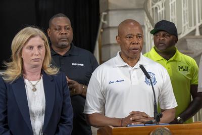 New york mayor adams and police commissioner tisch hold a joint press briefing following a mass shooting, new york, usa - 17 aug 2025-stock-foto